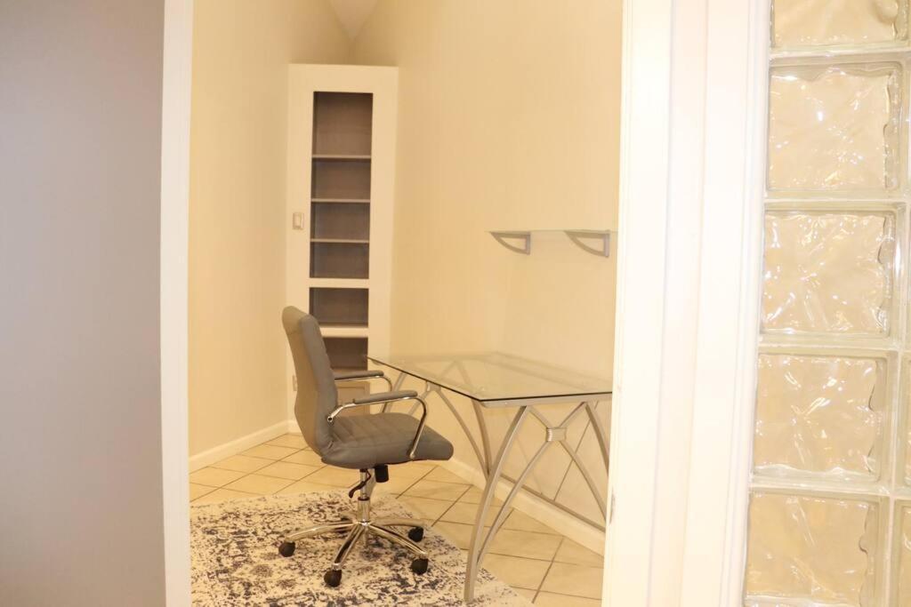 Vila 2 Bdr With Workspace & Patio In Montrose Houston Exteriér fotografie